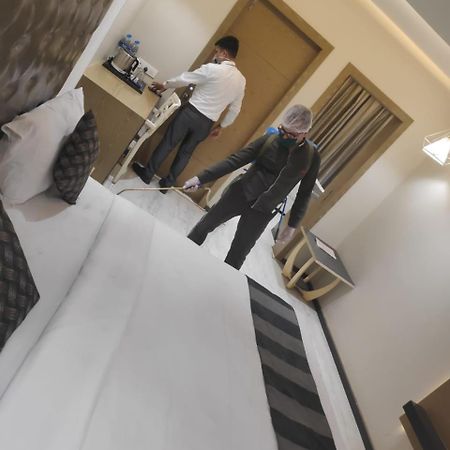 The Imperial Grand Hotell Ujjain Exteriör bild