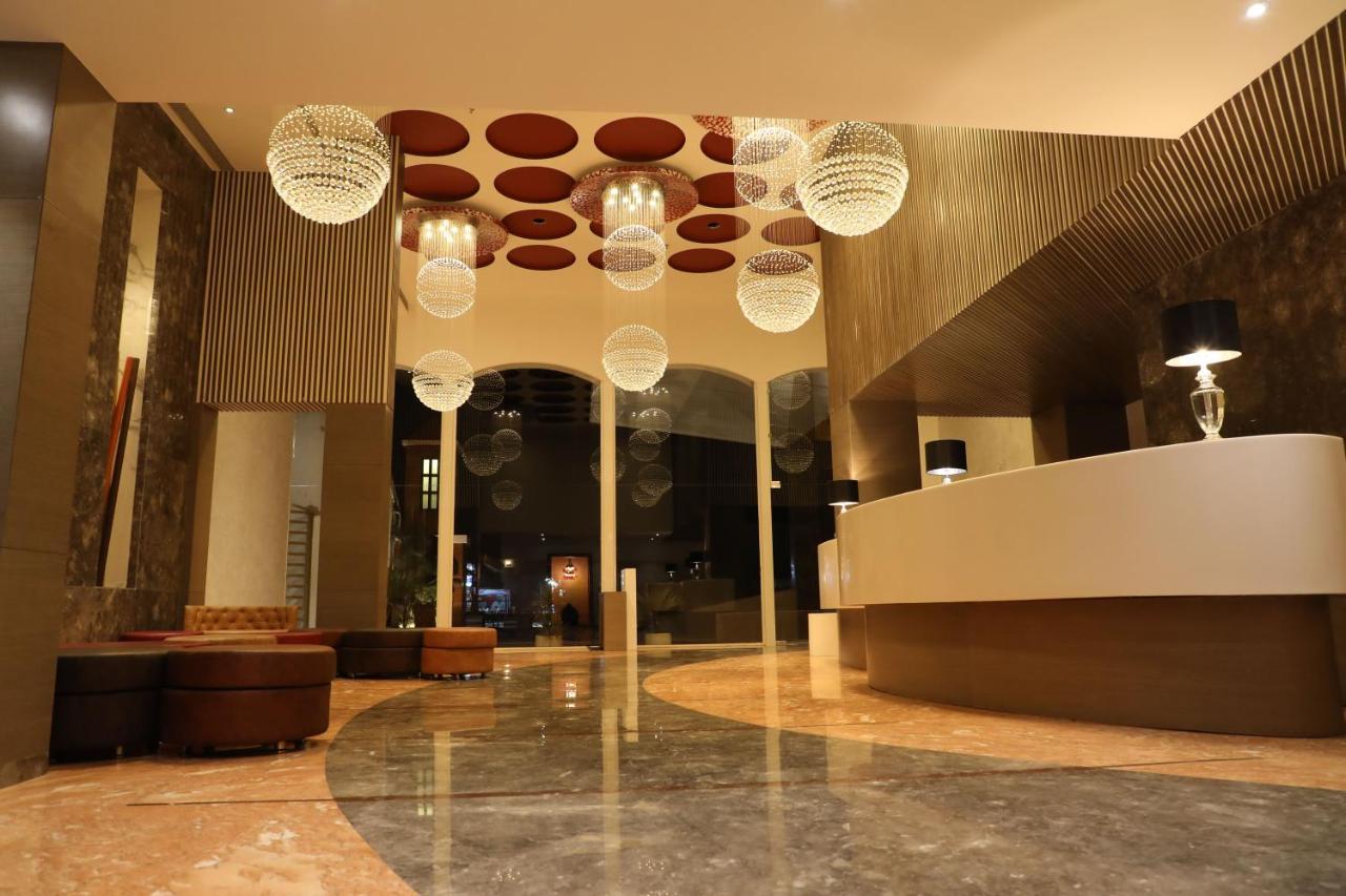 The Imperial Grand Hotell Ujjain Exteriör bild