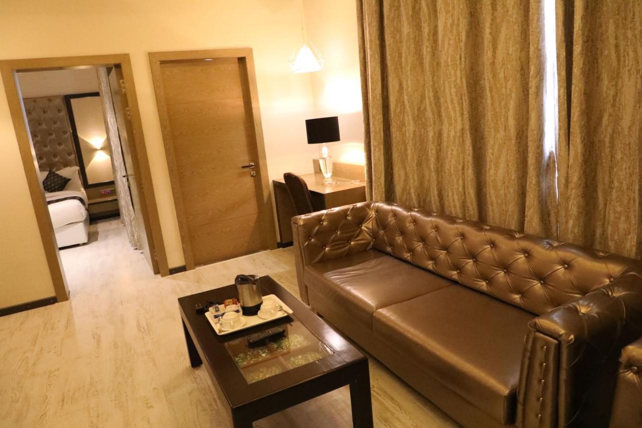 The Imperial Grand Hotell Ujjain Exteriör bild