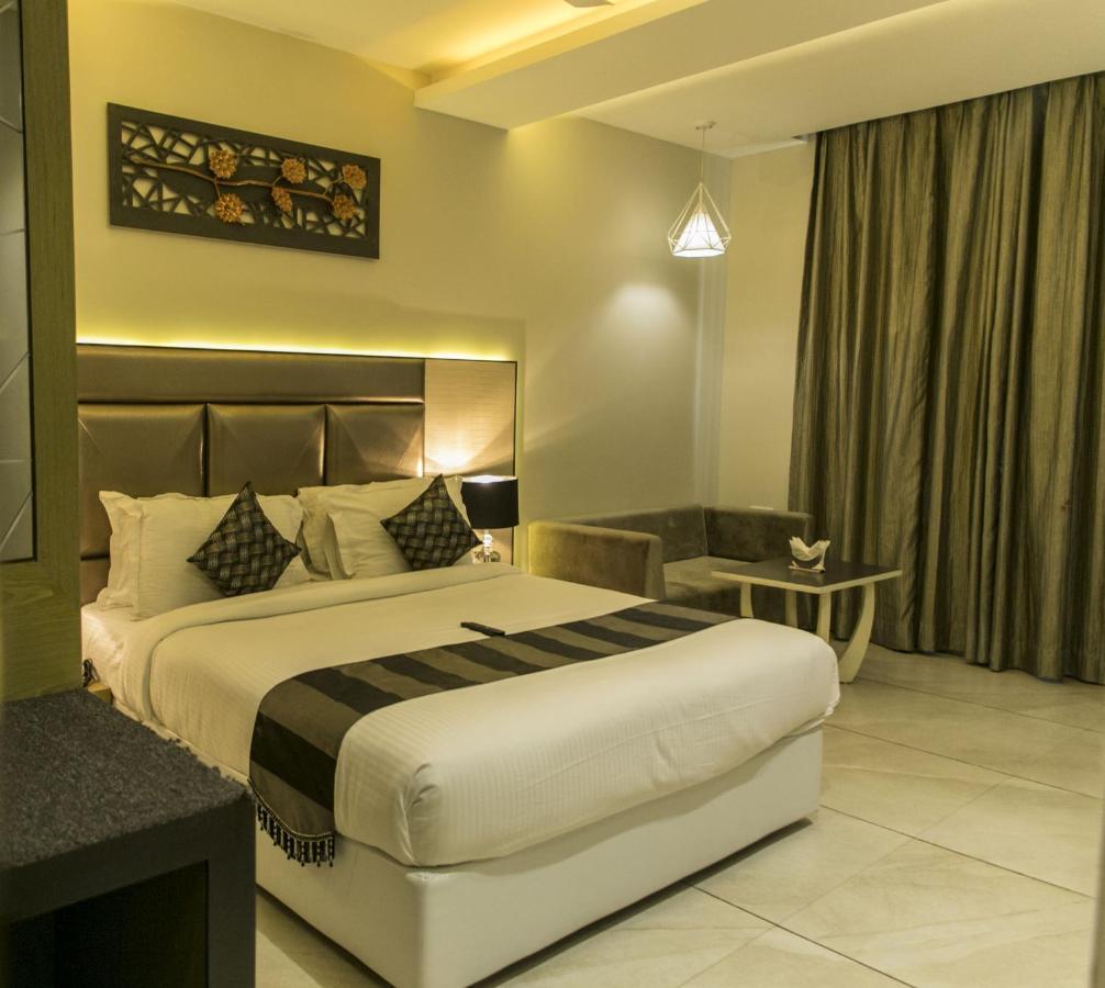 The Imperial Grand Hotell Ujjain Exteriör bild