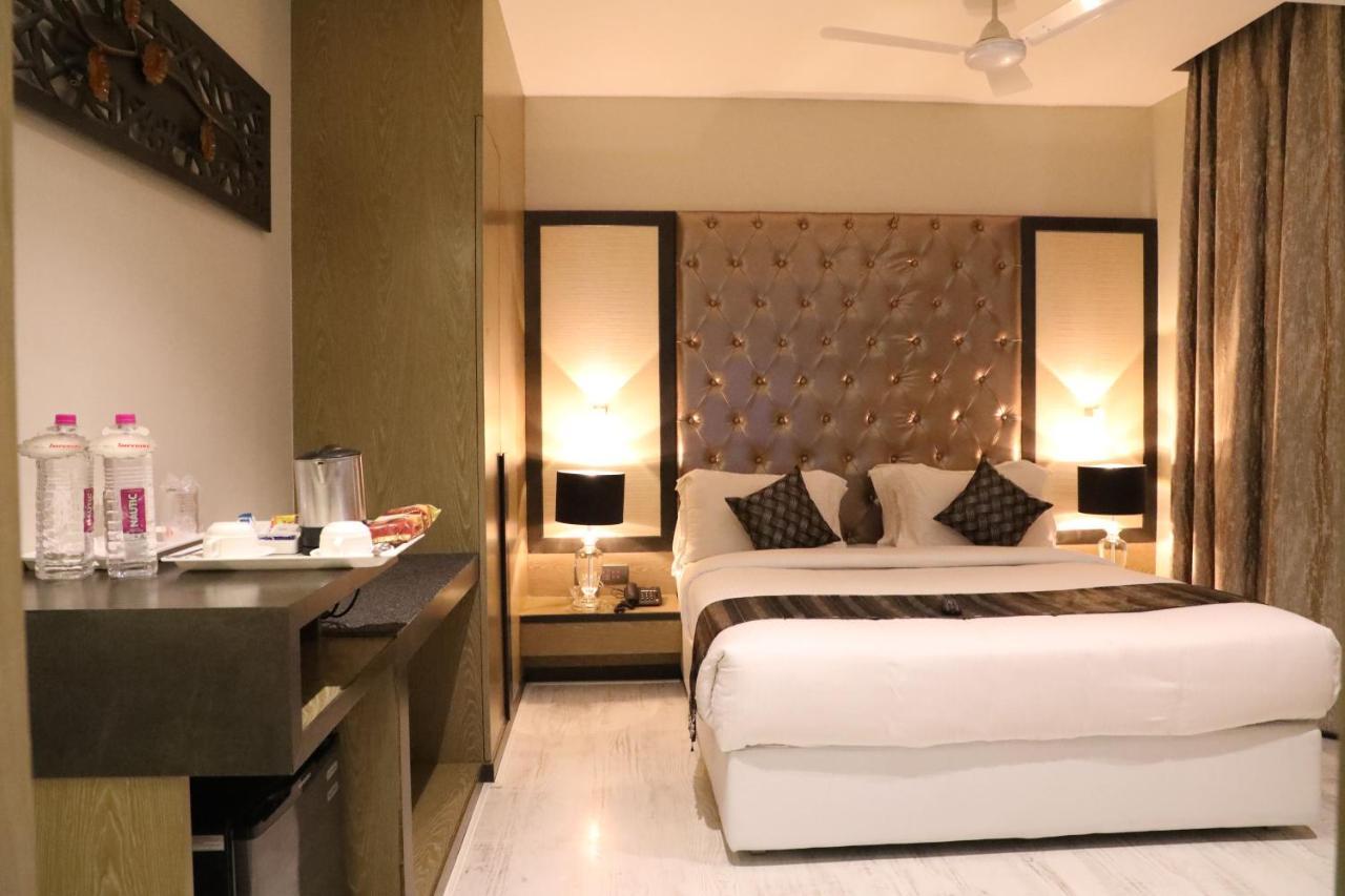 The Imperial Grand Hotell Ujjain Exteriör bild