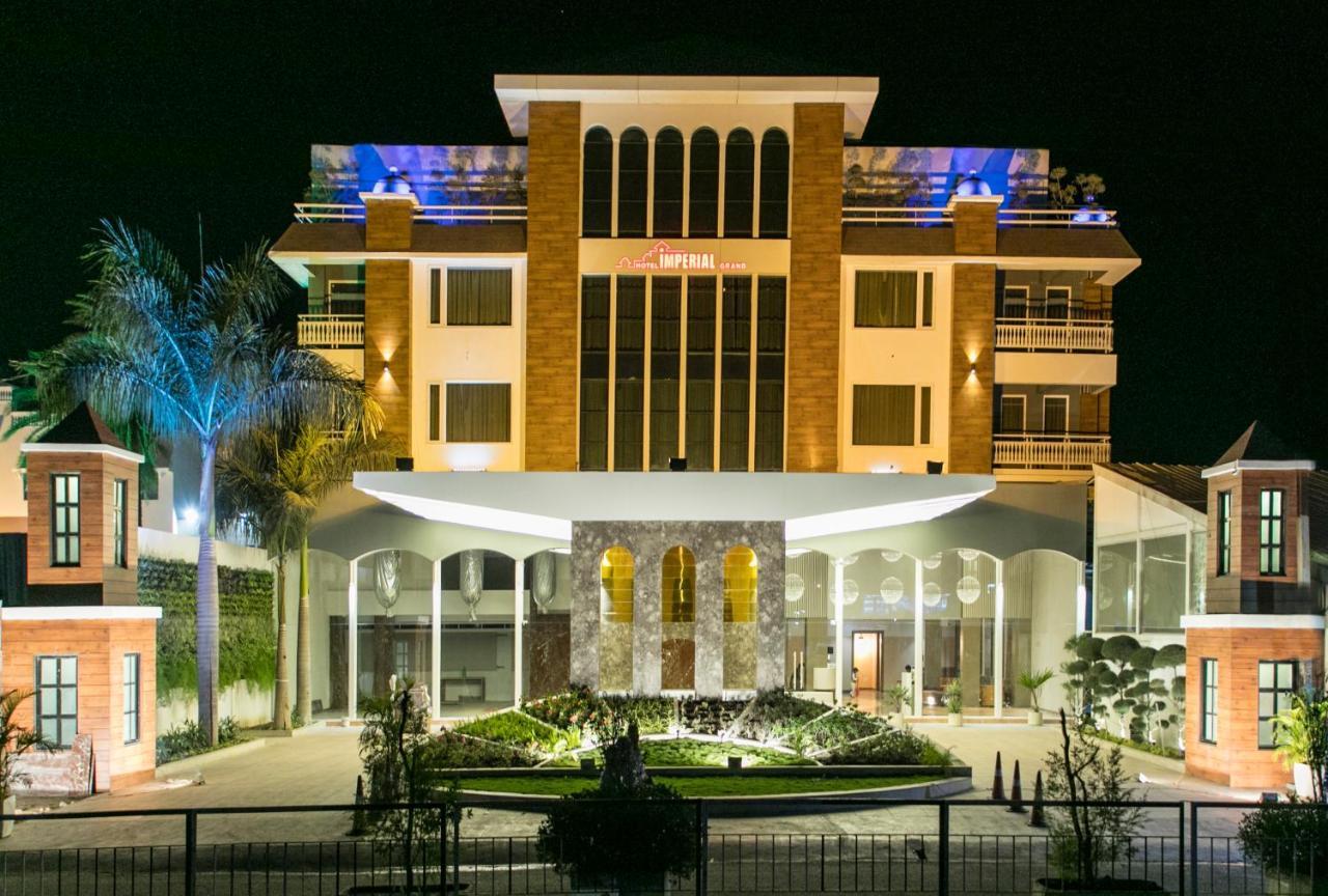 The Imperial Grand Hotell Ujjain Exteriör bild