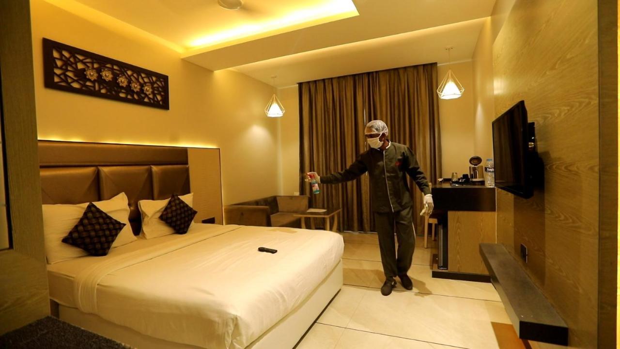 The Imperial Grand Hotell Ujjain Exteriör bild